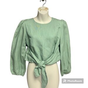 Capulet crop shirt size medium green elastic sleeves tie at waist very unique